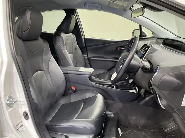 トヨタ プリウス S ツーリングセレクション 愛知県 2018(平30)年 6.7万km ホワイトパールクリスタルシャイン 純正９インチナビ　/（Bluetooth/フルセグTV/SD/AM/FM/CD・DVD再生）/トヨタセーフティセンス　/　　-衝突軽減ブレーキ　/　　-レーダークルーズコントロール　/　　-オートマチックハイビーム/　　-レーンディパーチャーアラート/シートヒーター　/ビルトインＥＴＣ　/ＬＥＤヘッドライト　/バックカメラ　/純正フロアマット　/プッシュスタート/　　-スマートキー