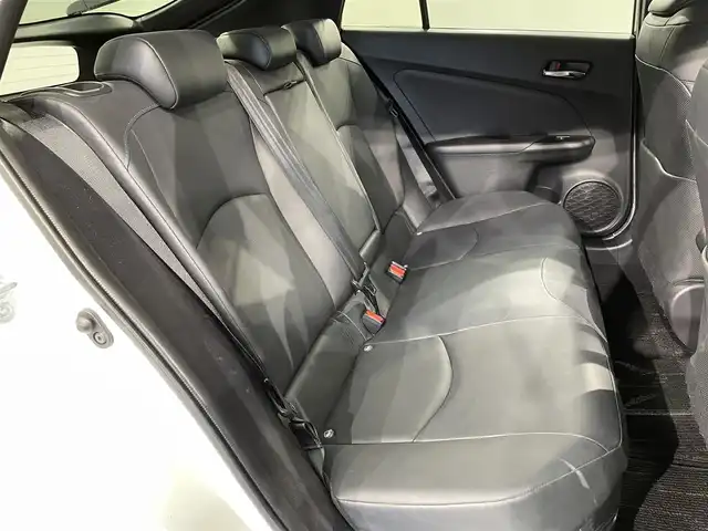 トヨタ プリウス S ツーリングセレクション 愛知県 2018(平30)年 6.7万km ホワイトパールクリスタルシャイン 純正９インチナビ　/（Bluetooth/フルセグTV/SD/AM/FM/CD・DVD再生）/トヨタセーフティセンス　/　　-衝突軽減ブレーキ　/　　-レーダークルーズコントロール　/　　-オートマチックハイビーム/　　-レーンディパーチャーアラート/シートヒーター　/ビルトインＥＴＣ　/ＬＥＤヘッドライト　/バックカメラ　/純正フロアマット　/プッシュスタート/　　-スマートキー