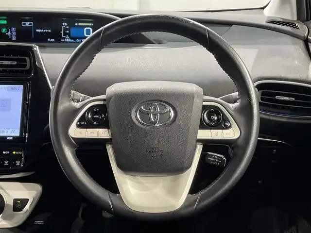 トヨタ プリウス S ツーリングセレクション 愛知県 2018(平30)年 6.7万km ホワイトパールクリスタルシャイン 純正９インチナビ　/（Bluetooth/フルセグTV/SD/AM/FM/CD・DVD再生）/トヨタセーフティセンス　/　　-衝突軽減ブレーキ　/　　-レーダークルーズコントロール　/　　-オートマチックハイビーム/　　-レーンディパーチャーアラート/シートヒーター　/ビルトインＥＴＣ　/ＬＥＤヘッドライト　/バックカメラ　/純正フロアマット　/プッシュスタート/　　-スマートキー