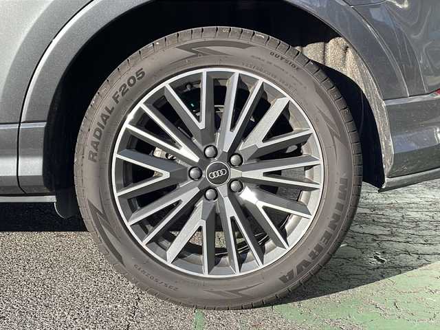 アウディ Ｑ３ 35TFSI Sライン 愛知県 2023(令5)年 3.3万km デイトナグレーパールエフェクト ・禁煙車/・純正10.1インチMMIナビゲーション/・Bluetooth/USB/・バックカメラ/サラウンドビューカメラ/・ETC2.0/・前後ドライブレコーダー/・アウディプレセンスフロント/・衝突軽減ブレーキ/・レーン逸脱警告/・サイドアシスト/・アダプティブクルーズコントロール/・パーキングエイド（コーナーセンサー）/・リヤクロストラフィックアシスト/・ハイビームアシスト/・コンビニエンス&アシスタンスパッケージ/・ブラックスタイリングパッケージ/・純正19インチ20スポークアルミホイール/・インテリアライト/・前席パワーシート/シートヒーター/・純正フロアマット/・LEDオートライト/・電動格納ミラーウィンカー/・ルーフレール/・取扱説明書/新車保証書