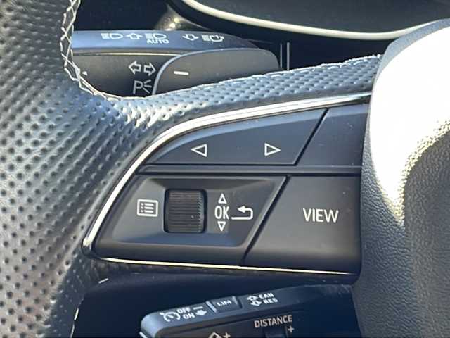 アウディ Ｑ３ 35TFSI Sライン 愛知県 2023(令5)年 3.3万km デイトナグレーパールエフェクト ・禁煙車/・純正10.1インチMMIナビゲーション/・Bluetooth/USB/・バックカメラ/サラウンドビューカメラ/・ETC2.0/・前後ドライブレコーダー/・アウディプレセンスフロント/・衝突軽減ブレーキ/・レーン逸脱警告/・サイドアシスト/・アダプティブクルーズコントロール/・パーキングエイド（コーナーセンサー）/・リヤクロストラフィックアシスト/・ハイビームアシスト/・コンビニエンス&アシスタンスパッケージ/・ブラックスタイリングパッケージ/・純正19インチ20スポークアルミホイール/・インテリアライト/・前席パワーシート/シートヒーター/・純正フロアマット/・LEDオートライト/・電動格納ミラーウィンカー/・ルーフレール/・取扱説明書/新車保証書