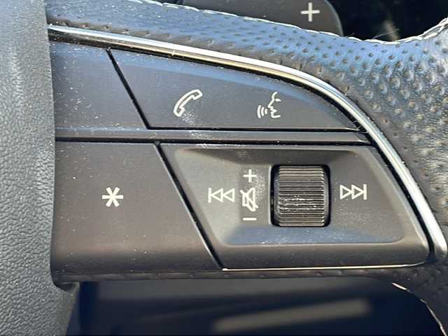 アウディ Ｑ３ 35TFSI Sライン 愛知県 2023(令5)年 3.3万km デイトナグレーパールエフェクト ・禁煙車/・純正10.1インチMMIナビゲーション/・Bluetooth/USB/・バックカメラ/サラウンドビューカメラ/・ETC2.0/・前後ドライブレコーダー/・アウディプレセンスフロント/・衝突軽減ブレーキ/・レーン逸脱警告/・サイドアシスト/・アダプティブクルーズコントロール/・パーキングエイド（コーナーセンサー）/・リヤクロストラフィックアシスト/・ハイビームアシスト/・コンビニエンス&アシスタンスパッケージ/・ブラックスタイリングパッケージ/・純正19インチ20スポークアルミホイール/・インテリアライト/・前席パワーシート/シートヒーター/・純正フロアマット/・LEDオートライト/・電動格納ミラーウィンカー/・ルーフレール/・取扱説明書/新車保証書