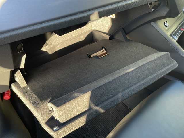 アウディ Ｑ３ 35TFSI Sライン 愛知県 2023(令5)年 3.3万km デイトナグレーパールエフェクト ・禁煙車/・純正10.1インチMMIナビゲーション/・Bluetooth/USB/・バックカメラ/サラウンドビューカメラ/・ETC2.0/・前後ドライブレコーダー/・アウディプレセンスフロント/・衝突軽減ブレーキ/・レーン逸脱警告/・サイドアシスト/・アダプティブクルーズコントロール/・パーキングエイド（コーナーセンサー）/・リヤクロストラフィックアシスト/・ハイビームアシスト/・コンビニエンス&アシスタンスパッケージ/・ブラックスタイリングパッケージ/・純正19インチ20スポークアルミホイール/・インテリアライト/・前席パワーシート/シートヒーター/・純正フロアマット/・LEDオートライト/・電動格納ミラーウィンカー/・ルーフレール/・取扱説明書/新車保証書