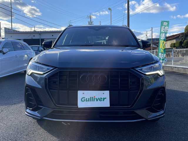 アウディ Ｑ３ 35TFSI Sライン 愛知県 2023(令5)年 3.3万km デイトナグレーパールエフェクト ・禁煙車/・純正10.1インチMMIナビゲーション/・Bluetooth/USB/・バックカメラ/サラウンドビューカメラ/・ETC2.0/・前後ドライブレコーダー/・アウディプレセンスフロント/・衝突軽減ブレーキ/・レーン逸脱警告/・サイドアシスト/・アダプティブクルーズコントロール/・パーキングエイド（コーナーセンサー）/・リヤクロストラフィックアシスト/・ハイビームアシスト/・コンビニエンス&アシスタンスパッケージ/・ブラックスタイリングパッケージ/・純正19インチ20スポークアルミホイール/・インテリアライト/・前席パワーシート/シートヒーター/・純正フロアマット/・LEDオートライト/・電動格納ミラーウィンカー/・ルーフレール/・取扱説明書/新車保証書