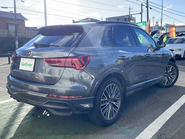 アウディ Ｑ３ 35TFSI Sライン 愛知県 2023(令5)年 3.3万km デイトナグレーパールエフェクト ・禁煙車/・純正10.1インチMMIナビゲーション/・Bluetooth/USB/・バックカメラ/サラウンドビューカメラ/・ETC2.0/・前後ドライブレコーダー/・アウディプレセンスフロント/・衝突軽減ブレーキ/・レーン逸脱警告/・サイドアシスト/・アダプティブクルーズコントロール/・パーキングエイド（コーナーセンサー）/・リヤクロストラフィックアシスト/・ハイビームアシスト/・コンビニエンス&アシスタンスパッケージ/・ブラックスタイリングパッケージ/・純正19インチ20スポークアルミホイール/・インテリアライト/・前席パワーシート/シートヒーター/・純正フロアマット/・LEDオートライト/・電動格納ミラーウィンカー/・ルーフレール/・取扱説明書/新車保証書