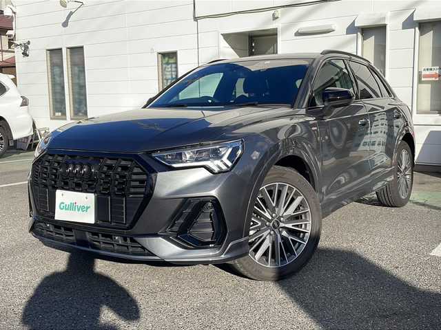 アウディ Ｑ３ 35TFSI Sライン 愛知県 2023(令5)年 3.3万km デイトナグレーパールエフェクト ・禁煙車/・純正10.1インチMMIナビゲーション/・Bluetooth/USB/・バックカメラ/サラウンドビューカメラ/・ETC2.0/・前後ドライブレコーダー/・アウディプレセンスフロント/・衝突軽減ブレーキ/・レーン逸脱警告/・サイドアシスト/・アダプティブクルーズコントロール/・パーキングエイド（コーナーセンサー）/・リヤクロストラフィックアシスト/・ハイビームアシスト/・コンビニエンス&アシスタンスパッケージ/・ブラックスタイリングパッケージ/・純正19インチ20スポークアルミホイール/・インテリアライト/・前席パワーシート/シートヒーター/・純正フロアマット/・LEDオートライト/・電動格納ミラーウィンカー/・ルーフレール/・取扱説明書/新車保証書
