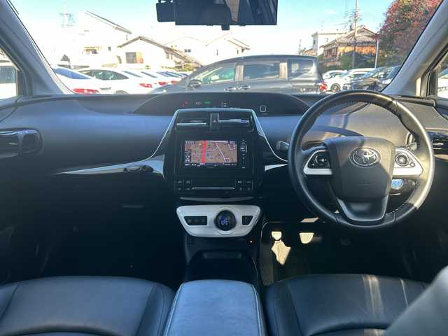 トヨタ プリウス S ツーリングセレクション 大阪府 2018(平30)年 5.1万km アティチュードブラックマイカ ALPINEナビ(BT/フルセグ/DVD)/ABS/横滑り防止装置/盗難防止装置/レザーシート/シートヒーター/ETC/LEDヘッドライト/オートライト/オートマチックハイビーム/ドライブレコーダー/純正アルミホイール/社外フロアマット/スマートキー/エンジンスタートボタン