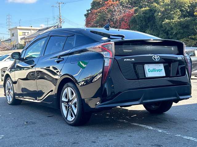 トヨタ プリウス S ツーリングセレクション 大阪府 2018(平30)年 5.1万km アティチュードブラックマイカ ALPINEナビ(BT/フルセグ/DVD)/ABS/横滑り防止装置/盗難防止装置/レザーシート/シートヒーター/ETC/LEDヘッドライト/オートライト/オートマチックハイビーム/ドライブレコーダー/純正アルミホイール/社外フロアマット/スマートキー/エンジンスタートボタン