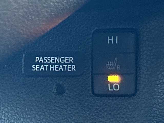 トヨタ プリウス S ツーリングセレクション 大阪府 2018(平30)年 5.1万km アティチュードブラックマイカ ALPINEナビ(BT/フルセグ/DVD)/ABS/横滑り防止装置/盗難防止装置/レザーシート/シートヒーター/ETC/LEDヘッドライト/オートライト/オートマチックハイビーム/ドライブレコーダー/純正アルミホイール/社外フロアマット/スマートキー/エンジンスタートボタン