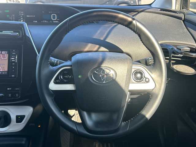 トヨタ プリウス S ツーリングセレクション 大阪府 2018(平30)年 5.1万km アティチュードブラックマイカ ALPINEナビ(BT/フルセグ/DVD)/ABS/横滑り防止装置/盗難防止装置/レザーシート/シートヒーター/ETC/LEDヘッドライト/オートライト/オートマチックハイビーム/ドライブレコーダー/純正アルミホイール/社外フロアマット/スマートキー/エンジンスタートボタン