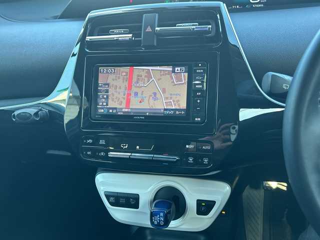 トヨタ プリウス S ツーリングセレクション 大阪府 2018(平30)年 5.1万km アティチュードブラックマイカ ALPINEナビ(BT/フルセグ/DVD)/ABS/横滑り防止装置/盗難防止装置/レザーシート/シートヒーター/ETC/LEDヘッドライト/オートライト/オートマチックハイビーム/ドライブレコーダー/純正アルミホイール/社外フロアマット/スマートキー/エンジンスタートボタン