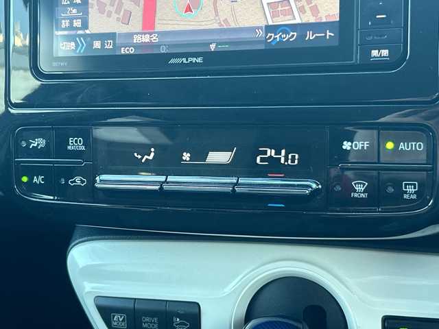 トヨタ プリウス S ツーリングセレクション 大阪府 2018(平30)年 5.1万km アティチュードブラックマイカ ALPINEナビ(BT/フルセグ/DVD)/ABS/横滑り防止装置/盗難防止装置/レザーシート/シートヒーター/ETC/LEDヘッドライト/オートライト/オートマチックハイビーム/ドライブレコーダー/純正アルミホイール/社外フロアマット/スマートキー/エンジンスタートボタン