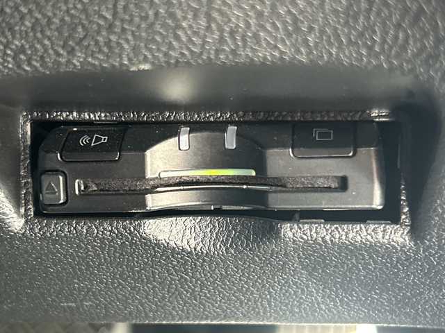 トヨタ プリウス S ツーリングセレクション 大阪府 2018(平30)年 5.1万km アティチュードブラックマイカ ALPINEナビ(BT/フルセグ/DVD)/ABS/横滑り防止装置/盗難防止装置/レザーシート/シートヒーター/ETC/LEDヘッドライト/オートライト/オートマチックハイビーム/ドライブレコーダー/純正アルミホイール/社外フロアマット/スマートキー/エンジンスタートボタン