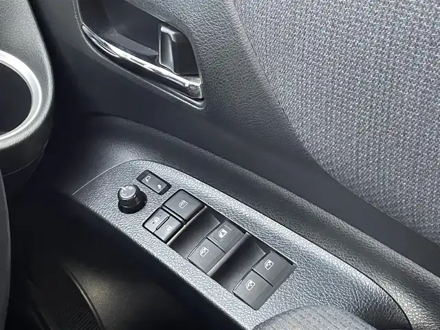 トヨタ シエンタ ハイブリッド G 岡山県 2016(平28)年 6.4万km エアーイエロー 純正ナビ/フルセグTV、CD、Bluetooth、AM、FM/ETC/ドライブレコーダー/両側パワースライドドア/トヨタセーフティセンス/・レーンディパーチャーアラート/・プリクラッシュセーフティ/・オートマチックハイビーム/横滑り防止装置/EV/ECOモード/バックカメラ/プッシュスタート/スマートキー/スペアキー/LEDライト/純正アルミホイール/純正フロアマット/衝突軽減システム