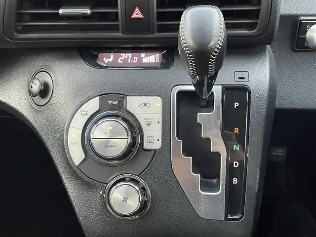 トヨタ シエンタ ハイブリッド G 岡山県 2016(平28)年 6.4万km エアーイエロー 純正ナビ/フルセグTV、CD、Bluetooth、AM、FM/ETC/ドライブレコーダー/両側パワースライドドア/トヨタセーフティセンス/・レーンディパーチャーアラート/・プリクラッシュセーフティ/・オートマチックハイビーム/横滑り防止装置/EV/ECOモード/バックカメラ/プッシュスタート/スマートキー/スペアキー/LEDライト/純正アルミホイール/純正フロアマット/衝突軽減システム