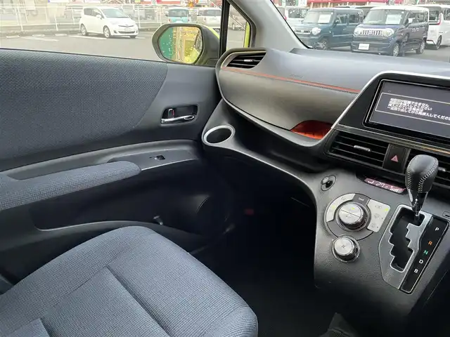 トヨタ シエンタ ハイブリッド G 岡山県 2016(平28)年 6.4万km エアーイエロー 純正ナビ/フルセグTV、CD、Bluetooth、AM、FM/ETC/ドライブレコーダー/両側パワースライドドア/トヨタセーフティセンス/・レーンディパーチャーアラート/・プリクラッシュセーフティ/・オートマチックハイビーム/横滑り防止装置/EV/ECOモード/バックカメラ/プッシュスタート/スマートキー/スペアキー/LEDライト/純正アルミホイール/純正フロアマット/衝突軽減システム