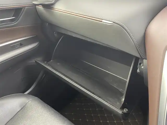 トヨタ ハリアー ハイブリッド Z レザーパッケージ 熊本県 2020(令2)年 5.5万km プレシャスブラックパール 禁煙車/純正ナビ（BT/USB/AUX/AM/FM）/・フルセグTV/バックカメラ/・全方位カメラ/ビルトインETC２．０/調光パノラマルーフ/JBLプレミアムサウンド/モデリスタエアロ（フロント・サイド・リア）/パワーバックドア/トヨタセーフティーセンス/D/Nシートヒーター、クーラー、パワーシート/・D席シートメモリー/本革巻きステアリング/・ステアリングヒーター/・ステアリングリモコン/・オートクルーズコントロール/デジタルインナーミラー/電子パーキングブレーキ/・オートブレーキホールド/純正AW/純正ドアバイザー/純正フロアマット/プッシュスタート/・スマートキー/・スペアキー×１