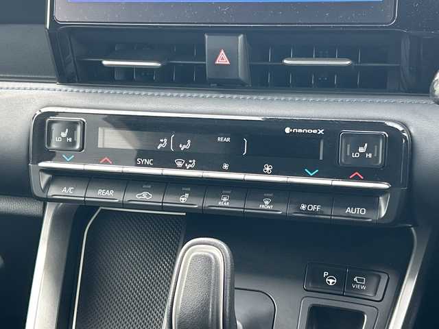 トヨタ ヴォクシー ハイブリッド S－Z 千葉県 2023(令5)年 2.3万km ホワイトパールクリスタルシャイン 純正ナビ　全方位カメラ　前後ドラレコ　両側パワースライドドア　パワーバックドア　追従式クルコン　オットマン　シートヒーター　純正フロアマット　ＥＴＣ２．０　ナノイーＸ　ＬＥＤヘッドライト　純正ＡＷ