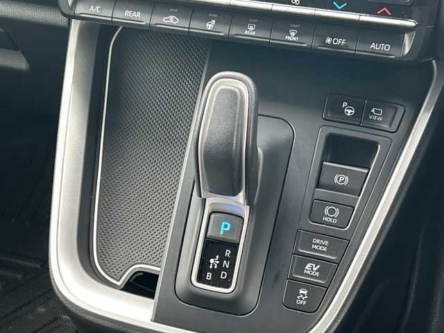 トヨタ ヴォクシー ハイブリッド S－Z 千葉県 2023(令5)年 2.3万km ホワイトパールクリスタルシャイン 純正ナビ　全方位カメラ　前後ドラレコ　両側パワースライドドア　パワーバックドア　追従式クルコン　オットマン　シートヒーター　純正フロアマット　ＥＴＣ２．０　ナノイーＸ　ＬＥＤヘッドライト　純正ＡＷ