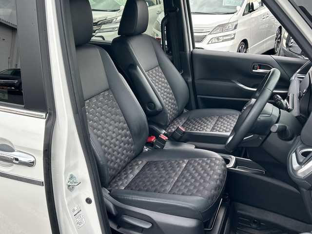 トヨタ ヴォクシー ハイブリッド S－Z 千葉県 2023(令5)年 2.3万km ホワイトパールクリスタルシャイン 純正ナビ　全方位カメラ　前後ドラレコ　両側パワースライドドア　パワーバックドア　追従式クルコン　オットマン　シートヒーター　純正フロアマット　ＥＴＣ２．０　ナノイーＸ　ＬＥＤヘッドライト　純正ＡＷ