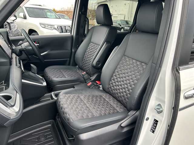 トヨタ ヴォクシー ハイブリッド S－Z 千葉県 2023(令5)年 2.3万km ホワイトパールクリスタルシャイン 純正ナビ　全方位カメラ　前後ドラレコ　両側パワースライドドア　パワーバックドア　追従式クルコン　オットマン　シートヒーター　純正フロアマット　ＥＴＣ２．０　ナノイーＸ　ＬＥＤヘッドライト　純正ＡＷ