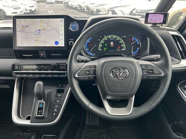 トヨタ ヴォクシー ハイブリッド S－Z 千葉県 2023(令5)年 2.3万km ホワイトパールクリスタルシャイン 純正ナビ　全方位カメラ　前後ドラレコ　両側パワースライドドア　パワーバックドア　追従式クルコン　オットマン　シートヒーター　純正フロアマット　ＥＴＣ２．０　ナノイーＸ　ＬＥＤヘッドライト　純正ＡＷ