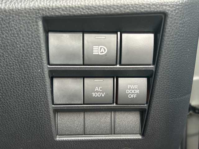 トヨタ ヴォクシー ハイブリッド S－Z 千葉県 2023(令5)年 2.3万km ホワイトパールクリスタルシャイン 純正ナビ　全方位カメラ　前後ドラレコ　両側パワースライドドア　パワーバックドア　追従式クルコン　オットマン　シートヒーター　純正フロアマット　ＥＴＣ２．０　ナノイーＸ　ＬＥＤヘッドライト　純正ＡＷ