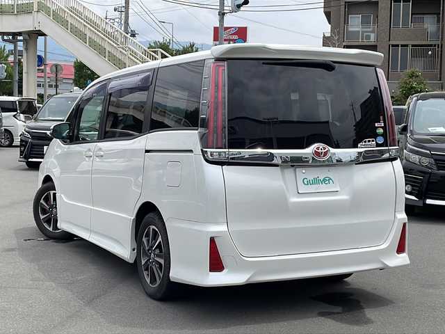 トヨタ ノア Si 長野県 2017(平29)年 3万km ホワイトパールクリスタルシャイン 純正9インチメモリナビ/・フルセグTV/・CD/DVD/・Bluetooth/バックカメラ/純正16インチアルミホイール/衝突被害軽減ブレーキ/車線逸脱警報/クルーズコントロール/オートマチックハイビーム/両側パワースライドドア/LEDヘッドライト/フォグランプ/オートライト/ウインカーミラー/電動格納ミラー/ステアリングスイッチ/ドライブレコーダー/ETC2.0/プッシュスタート/スマートキー/ドアバイザー/フロアマット