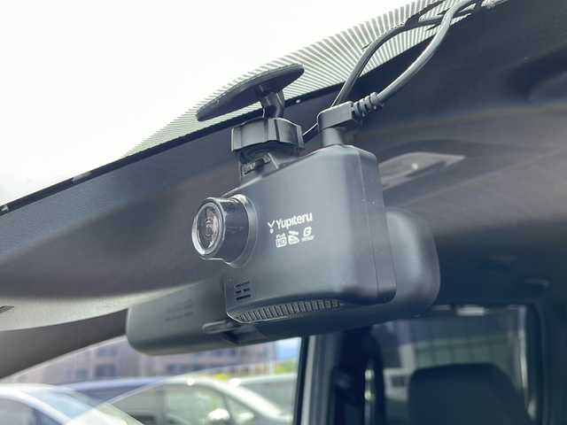 トヨタ ノア Si 長野県 2017(平29)年 3万km ホワイトパールクリスタルシャイン 純正9インチメモリナビ/・フルセグTV/・CD/DVD/・Bluetooth/バックカメラ/純正16インチアルミホイール/衝突被害軽減ブレーキ/車線逸脱警報/クルーズコントロール/オートマチックハイビーム/両側パワースライドドア/LEDヘッドライト/フォグランプ/オートライト/ウインカーミラー/電動格納ミラー/ステアリングスイッチ/ドライブレコーダー/ETC2.0/プッシュスタート/スマートキー/ドアバイザー/フロアマット