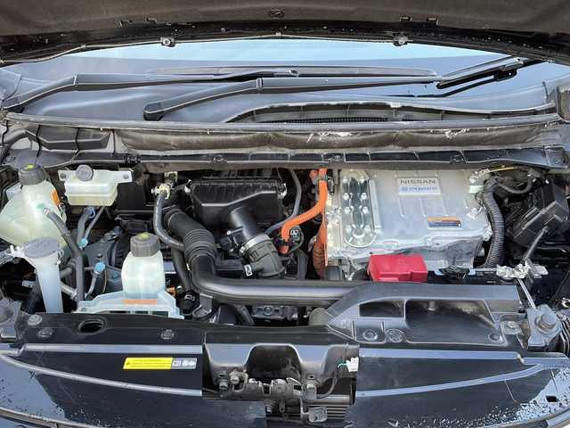 日産 セレナ e－パワー ハイウェイスター V 山口県 2020(令2)年 5.4万km ダイヤモンドブラック 純正10インチSDナビ/　Bluetooth/CD・DVD/フルセグテレビ/両側パワースライドドア/バックカメラ/全周囲カメラ/ブラインドスポットモニター/クルーズコントロール/後席用モニター/ドラレコ/ETC/スマートキー/プッシュスタート/カーテンエアバック/盗難防止装置/衝突被害軽減システム