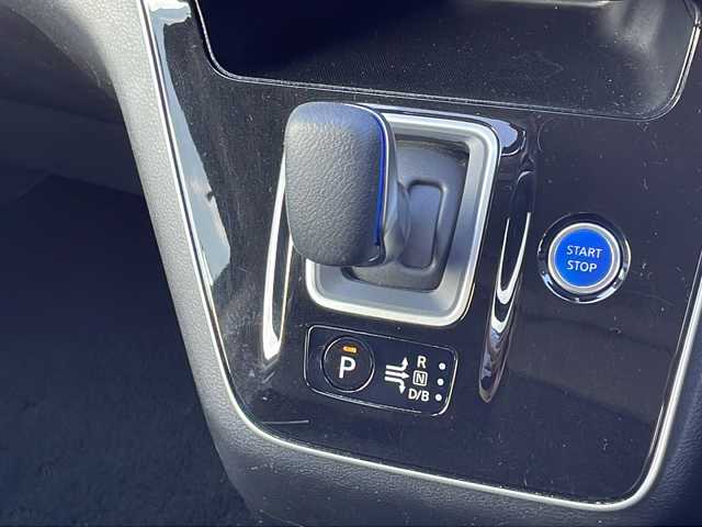 日産 セレナ e－パワー ハイウェイスター V 山口県 2020(令2)年 5.4万km ダイヤモンドブラック 純正10インチSDナビ/　Bluetooth/CD・DVD/フルセグテレビ/両側パワースライドドア/バックカメラ/全周囲カメラ/ブラインドスポットモニター/クルーズコントロール/後席用モニター/ドラレコ/ETC/スマートキー/プッシュスタート/カーテンエアバック/盗難防止装置/衝突被害軽減システム