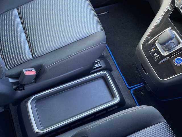 日産 セレナ e－パワー ハイウェイスター V 山口県 2020(令2)年 5.4万km ダイヤモンドブラック 純正10インチSDナビ/　Bluetooth/CD・DVD/フルセグテレビ/両側パワースライドドア/バックカメラ/全周囲カメラ/ブラインドスポットモニター/クルーズコントロール/後席用モニター/ドラレコ/ETC/スマートキー/プッシュスタート/カーテンエアバック/盗難防止装置/衝突被害軽減システム