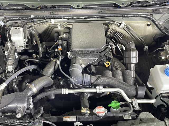 スズキ ジムニー XL 福岡県 2024(令6)年 0.9万km ジャングルグリーン ・社外SDナビ/（CD、DVD、フルセグ、Bluetooth）/・バックカメラ/・プッシュスタート/・衝突被害軽減ブレーキ/・レーンキープアシスト/・オートライト/・フォグライト/・アイドリングストップ/・ヘッドライトリベライザー/・ルーフキャリア/・ドライブレコーダー/・D/Nシートヒーター/・ETC/・背面タイヤ/・純正16インチAW