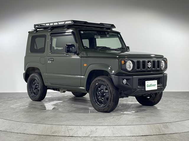 スズキ ジムニー XL 福岡県 2024(令6)年 0.9万km ジャングルグリーン ・社外SDナビ/（CD、DVD、フルセグ、Bluetooth）/・バックカメラ/・プッシュスタート/・衝突被害軽減ブレーキ/・レーンキープアシスト/・オートライト/・フォグライト/・アイドリングストップ/・ヘッドライトリベライザー/・ルーフキャリア/・ドライブレコーダー/・D/Nシートヒーター/・ETC/・背面タイヤ/・純正16インチAW