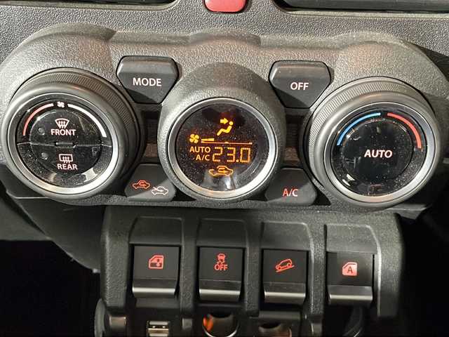 スズキ ジムニー XL 福岡県 2024(令6)年 0.9万km ジャングルグリーン ・社外SDナビ/（CD、DVD、フルセグ、Bluetooth）/・バックカメラ/・プッシュスタート/・衝突被害軽減ブレーキ/・レーンキープアシスト/・オートライト/・フォグライト/・アイドリングストップ/・ヘッドライトリベライザー/・ルーフキャリア/・ドライブレコーダー/・D/Nシートヒーター/・ETC/・背面タイヤ/・純正16インチAW