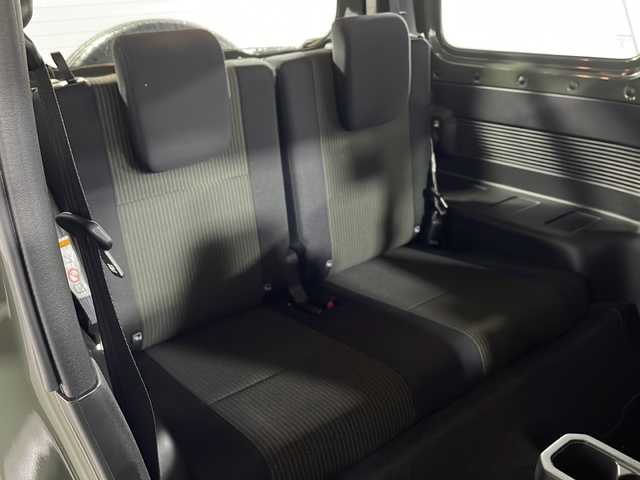 スズキ ジムニー XL 福岡県 2024(令6)年 0.9万km ジャングルグリーン ・社外SDナビ/（CD、DVD、フルセグ、Bluetooth）/・バックカメラ/・プッシュスタート/・衝突被害軽減ブレーキ/・レーンキープアシスト/・オートライト/・フォグライト/・アイドリングストップ/・ヘッドライトリベライザー/・ルーフキャリア/・ドライブレコーダー/・D/Nシートヒーター/・ETC/・背面タイヤ/・純正16インチAW
