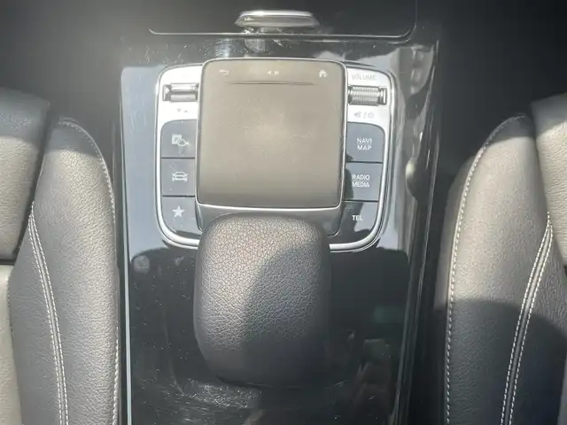 メルセデス・ベンツ Ｍ・ベンツ Ａ２００ｄ 兵庫県 2019(令1)年 3.7万km シルバー 純正メモリーナビ/Bluetooth/フルセグ/全方位カメラ/ワイヤレス充電/シートヒーター/パワーシート/レザーシート/クルーズコントロール/サンルーフ/パドルシフト/ETC2.0/純正フロアマット/純正アルミホイール/ISOFIX/スマートキー×２/エンジンスタートボタン/電動格納ミラー