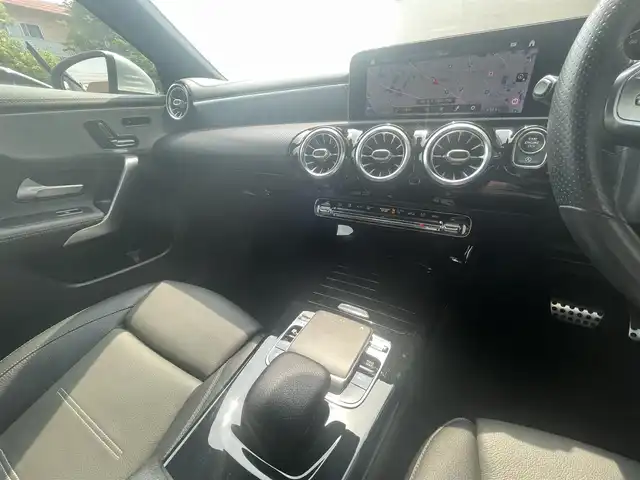 メルセデス・ベンツ Ｍ・ベンツ Ａ２００ｄ 兵庫県 2019(令1)年 3.7万km シルバー 純正メモリーナビ/Bluetooth/フルセグ/全方位カメラ/ワイヤレス充電/シートヒーター/パワーシート/レザーシート/クルーズコントロール/サンルーフ/パドルシフト/ETC2.0/純正フロアマット/純正アルミホイール/ISOFIX/スマートキー×２/エンジンスタートボタン/電動格納ミラー