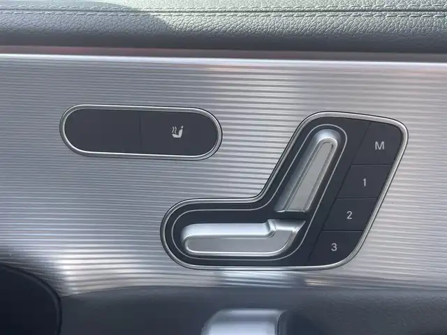 メルセデス・ベンツ Ｍ・ベンツ Ａ２００ｄ 兵庫県 2019(令1)年 3.7万km シルバー 純正メモリーナビ/Bluetooth/フルセグ/全方位カメラ/ワイヤレス充電/シートヒーター/パワーシート/レザーシート/クルーズコントロール/サンルーフ/パドルシフト/ETC2.0/純正フロアマット/純正アルミホイール/ISOFIX/スマートキー×２/エンジンスタートボタン/電動格納ミラー