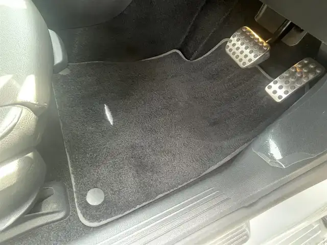メルセデス・ベンツ Ｍ・ベンツ Ａ２００ｄ 兵庫県 2019(令1)年 3.7万km シルバー 純正メモリーナビ/Bluetooth/フルセグ/全方位カメラ/ワイヤレス充電/シートヒーター/パワーシート/レザーシート/クルーズコントロール/サンルーフ/パドルシフト/ETC2.0/純正フロアマット/純正アルミホイール/ISOFIX/スマートキー×２/エンジンスタートボタン/電動格納ミラー