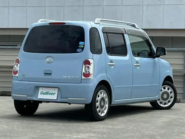 ダイハツ ミラ ココア プラスX 静岡県 2013(平25)年 2.8万km ミストブルーマイカメタリック 取扱説明書/保証書/KENWOOD7型メモリナビ/フルセグTV/BTオーディオ/DVD再生/スマートキー/AAC/純正フロアマット/パワーステアリング/パワーウィンドウ/ベンチシート/アームレスト/ルーフレール/赤色シートカバー