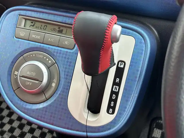ダイハツ ミラ ココア プラスX 静岡県 2013(平25)年 2.8万km ミストブルーマイカメタリック 取扱説明書/保証書/KENWOOD7型メモリナビ/フルセグTV/BTオーディオ/DVD再生/スマートキー/AAC/純正フロアマット/パワーステアリング/パワーウィンドウ/ベンチシート/アームレスト/ルーフレール/赤色シートカバー
