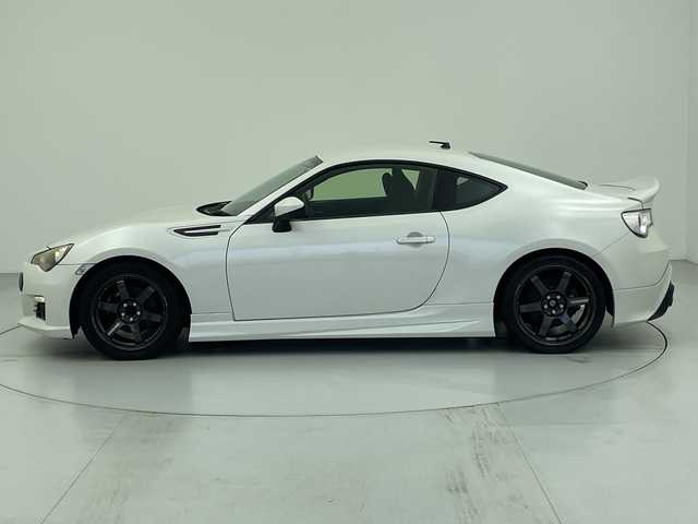 スバル ＢＲＺ S 愛知県 2013(平25)年 7.3万km サテンホワイトパール 6速MT/モデリスタエアロ（S/R）/トランクスポイラー/RAYSボルクレーシング18インチAW/柿本改4本出しマフラー/TEIN車高調/強化クラッチ/アペックスインテークパイプ/社外エアクリーナー/カロッツェリア製ナビ（AVIC-MRZ099）/・フルセグTV/・CD/DVD/・Bluetooth/・AUX/バックカメラ/キセノンヘッドライト/オートライト/本革巻きステアリング/本革巻きシフトノブ/アルミペダル/純正フロアマット/ETC