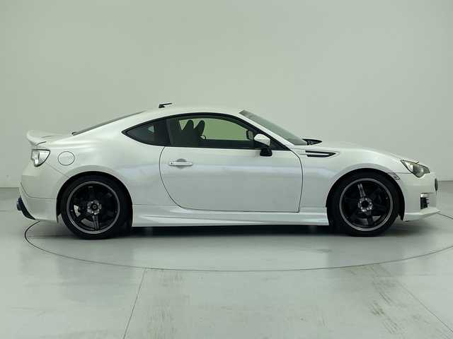 スバル ＢＲＺ S 愛知県 2013(平25)年 7.3万km サテンホワイトパール 6速MT/モデリスタエアロ（S/R）/トランクスポイラー/RAYSボルクレーシング18インチAW/柿本改4本出しマフラー/TEIN車高調/強化クラッチ/アペックスインテークパイプ/社外エアクリーナー/カロッツェリア製ナビ（AVIC-MRZ099）/・フルセグTV/・CD/DVD/・Bluetooth/・AUX/バックカメラ/キセノンヘッドライト/オートライト/本革巻きステアリング/本革巻きシフトノブ/アルミペダル/純正フロアマット/ETC