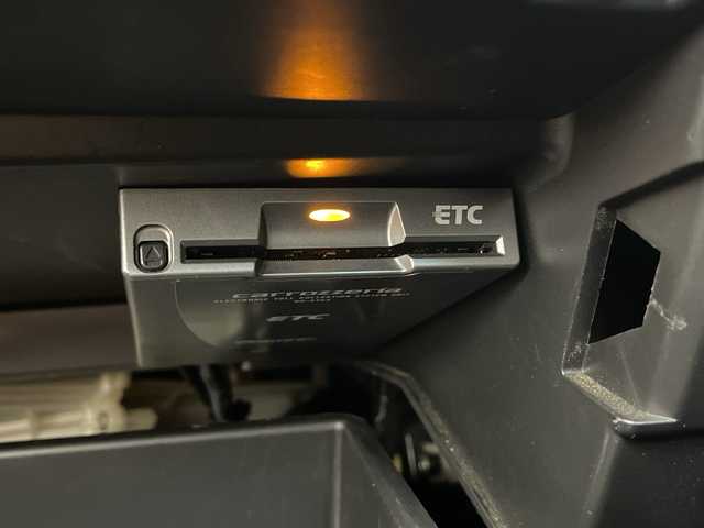 スバル ＢＲＺ S 神奈川県 2013(平25)年 7.3万km サテンホワイトパール 6速MT/モデリスタエアロ（S/R）/トランクスポイラー/RAYSボルクレーシング18インチAW/柿本改4本出しマフラー/TEIN車高調/強化クラッチ/アペックスインテークパイプ/社外エアクリーナー/カロッツェリア製ナビ（AVIC-MRZ099）/・フルセグTV/・CD/DVD/・Bluetooth/・AUX/バックカメラ/キセノンヘッドライト/オートライト/本革巻きステアリング/本革巻きシフトノブ/アルミペダル/純正フロアマット/ETC