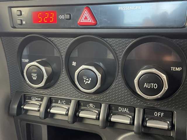 スバル ＢＲＺ S 神奈川県 2013(平25)年 7.3万km サテンホワイトパール 6速MT/モデリスタエアロ（S/R）/トランクスポイラー/RAYSボルクレーシング18インチAW/柿本改4本出しマフラー/TEIN車高調/強化クラッチ/アペックスインテークパイプ/社外エアクリーナー/カロッツェリア製ナビ（AVIC-MRZ099）/・フルセグTV/・CD/DVD/・Bluetooth/・AUX/バックカメラ/キセノンヘッドライト/オートライト/本革巻きステアリング/本革巻きシフトノブ/アルミペダル/純正フロアマット/ETC