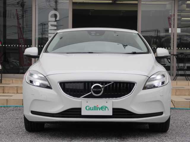 ボルボ Ｖ４０ T3 モメンタム 千葉県 2017(平29)年 3.2万km 白 純正HDDナビ/フルセグTV/Bluetooth/AM/FM/CD/DVD/純正ドライブレコーダー/純正17インチAW/前席シートヒーター /D席パワーシート/スマートキー×2個/アイドリングストップ/パドルシフト/アダプティブクルーズコントロール/衝突軽減ブレーキ/フロアマット/取扱説明書/保証書