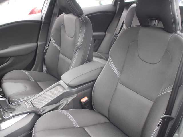 ボルボ Ｖ４０ T3 モメンタム 千葉県 2017(平29)年 3.2万km 白 純正HDDナビ/フルセグTV/Bluetooth/AM/FM/CD/DVD/純正ドライブレコーダー/純正17インチAW/前席シートヒーター /D席パワーシート/スマートキー×2個/アイドリングストップ/パドルシフト/アダプティブクルーズコントロール/衝突軽減ブレーキ/フロアマット/取扱説明書/保証書