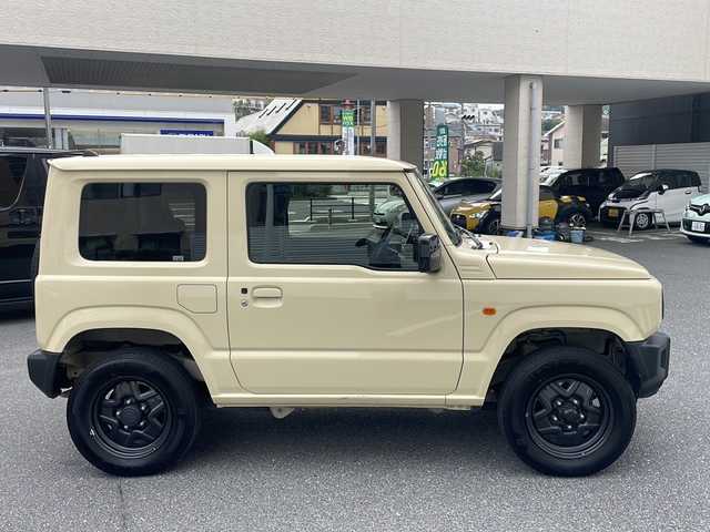 スズキ ジムニー XL 広島県 2019(令1)年 2.4万km シフォンアイボリーM /登録時走行距離/　　　　　　　23642キロ/ワンオーナー/4WD/純正ナビ/バックカメラ/地デジ/シートヒーター/スペアキー×１/ビルトインETC/新車時整備手帳/　　【保証書】/取扱説明書/