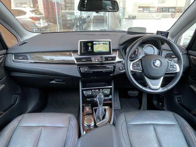 ＢＭＷ ２１８ｄ アクティブツアラー ラグジュアリー 鹿児島県 2018(平30)年 2.4万km サファイアブラックP 黒レザーシート/ヘッドアップディスプレイ/純正HDDナビ/バックカメラ/アイドリングストップ/アクティブクルーズコントロール/プッシュスタート/パワーバックドア/ETC
